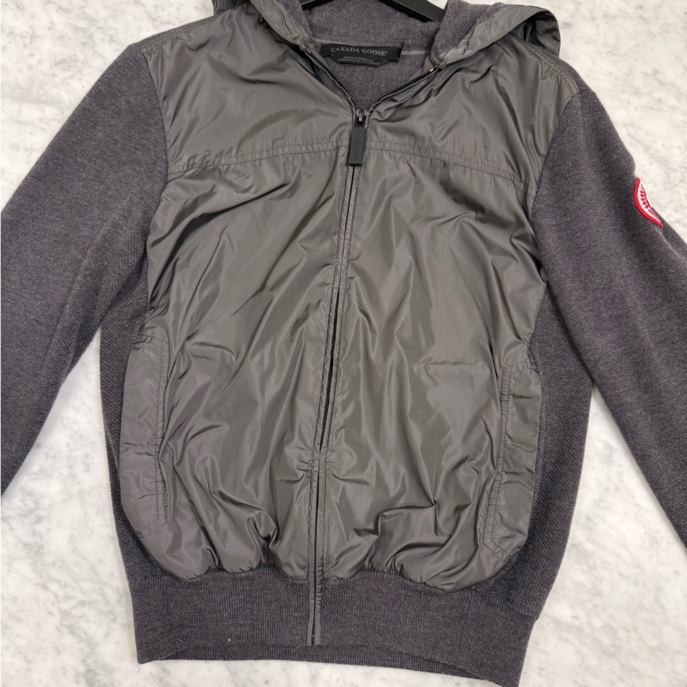Canada Goose Gray Puffer Jacket Weather-Resistant